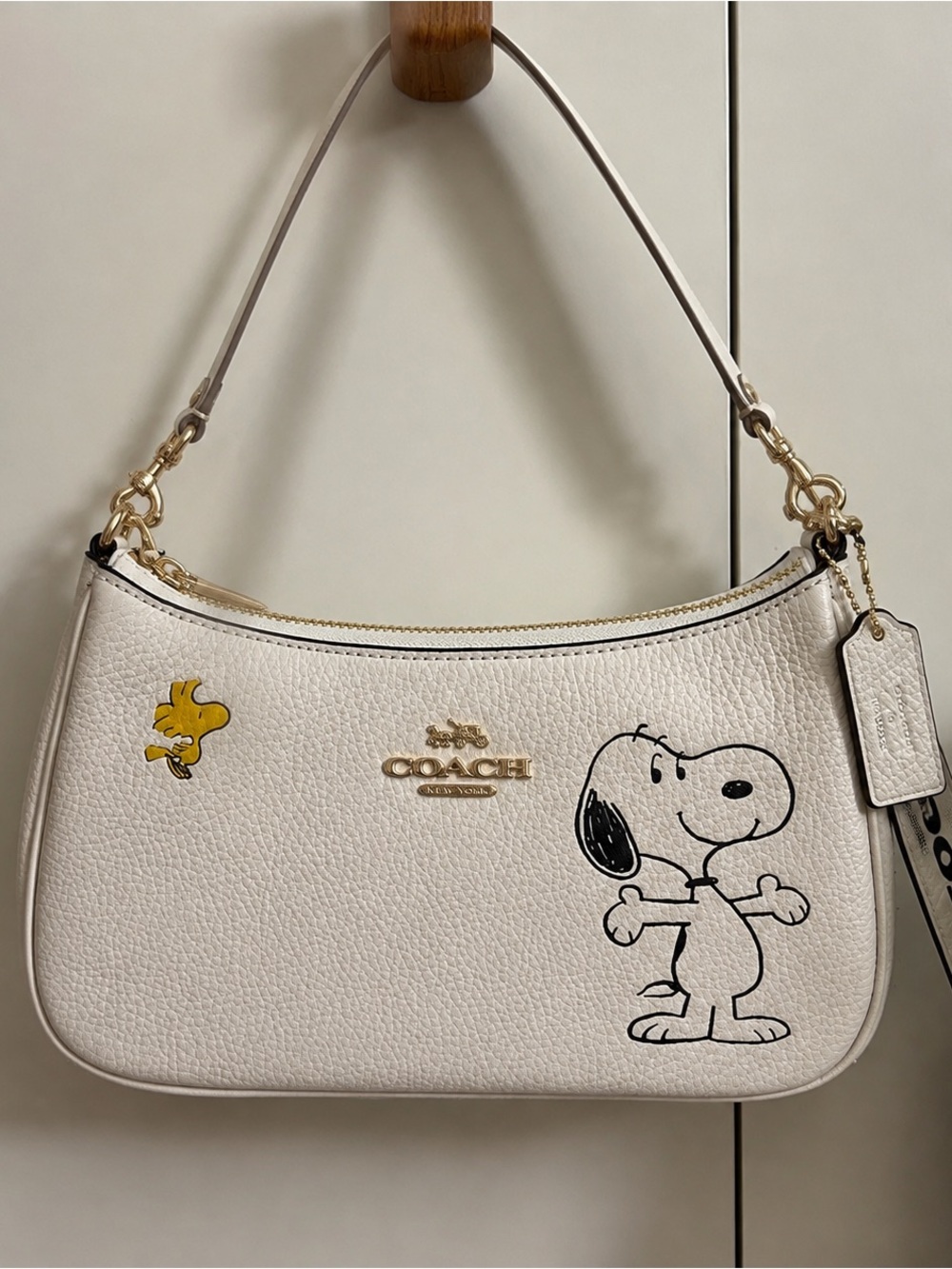 Coach White Leather Shoulder Bag with Snoopy & Woodstock